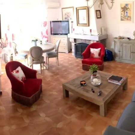 Hébergement de vacances Maison de 3 chambres a Saint Raphael avec terrasse amenagee a 540 m de la plage Saint-Raphaël