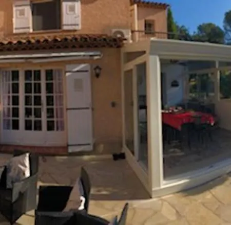 Maison de 3 chambres a Saint Raphael avec terrasse amenagee a 540 m de la plage *