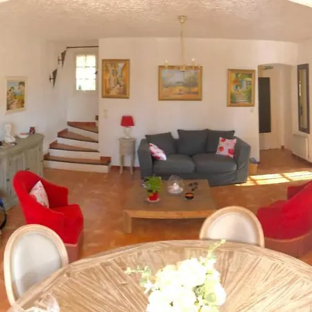 Hébergement de vacances Maison de 3 chambres a Saint Raphael avec terrasse amenagee a 540 m de la plage